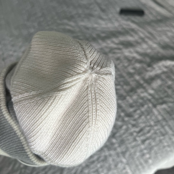 Canada Goose Gray and White Knit Beanie - Picture 4 of 7
